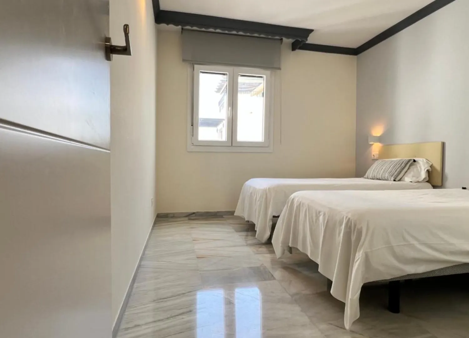 מארבלה Jardines Del Puerto Apartment For Up To 6, Totally Refurbished 2025, Gardens, Pools, Garage, Wifi