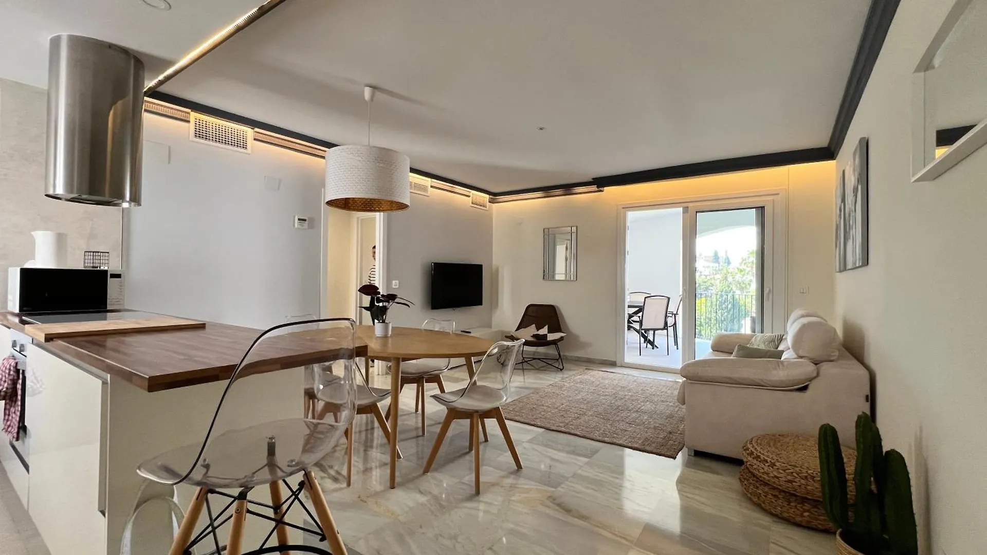 Jardines Del Puerto Apartment For Up To 6, Totally Refurbished 2025, Gardens, Pools, Garage, Wifi Marbella