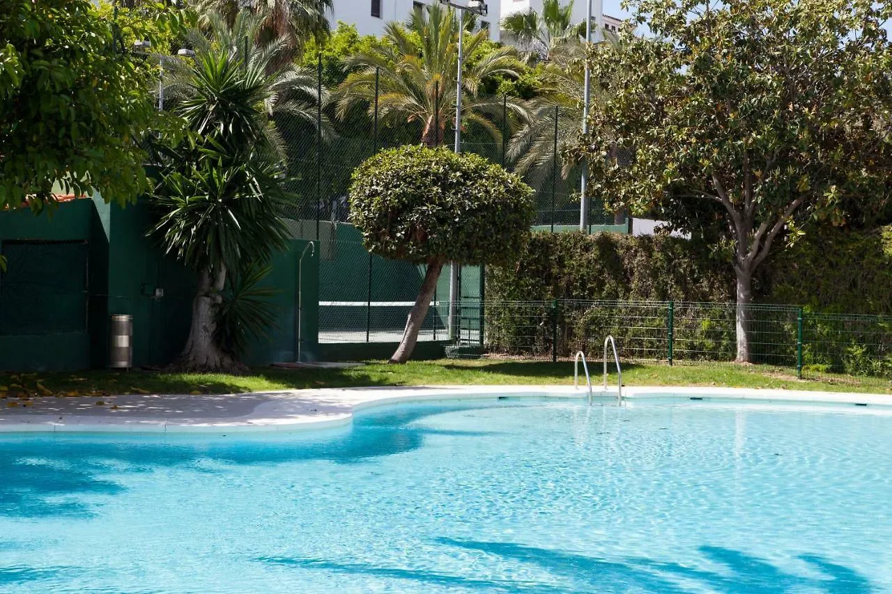מארבלה Jardines Del Puerto Apartment For Up To 6, Totally Refurbished 2025, Gardens, Pools, Garage, Wifi