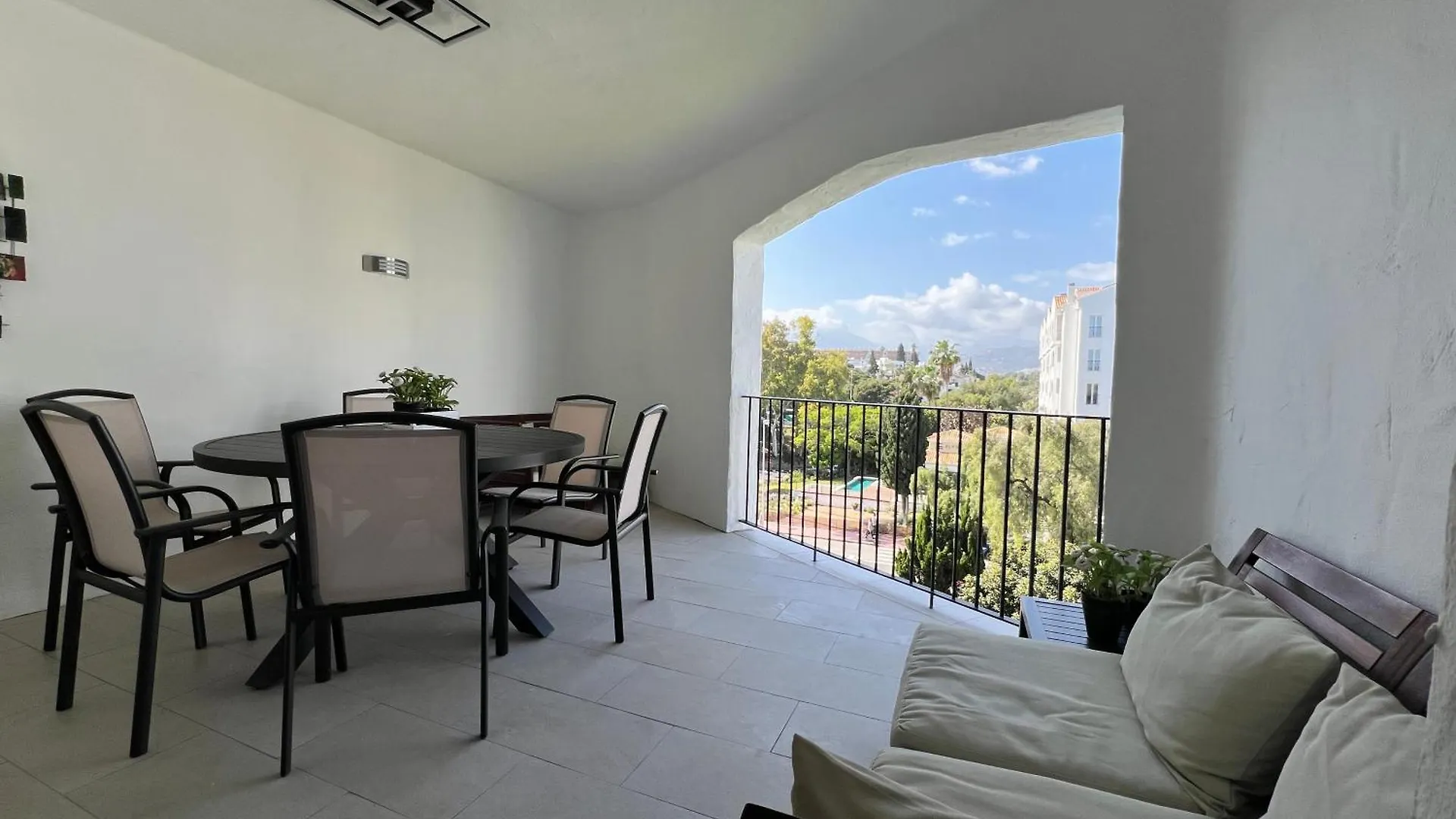 Puerto Banus. Urb Jardines del Puerto. Apartment for up to 6 Marbella