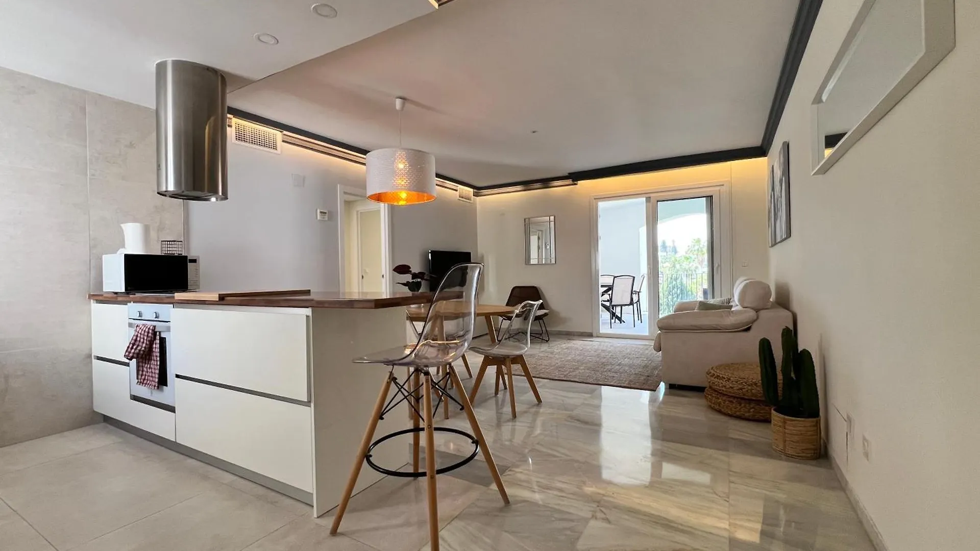 Puerto Banus. Urb Jardines del Puerto. Apartment for up to 6 Marbella 0*,